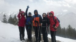 yoga-urlaub-oesterreich-tirol-lechtal-reutte-naturhotel-lechlife-schneeschuhwanderung-berge Viel Neuschnee und lachende Gesichter auf den Touren durch das Lechtal