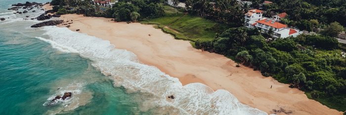 Der weite Strand direkt vor dem Taprana lädt zu langen Spaziergängen ein 