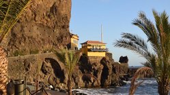 yoga-urlaub-portugal-madeira-hotel-estalagem-strandpromenade Ein Spaziergang an der Strandpromenade.
