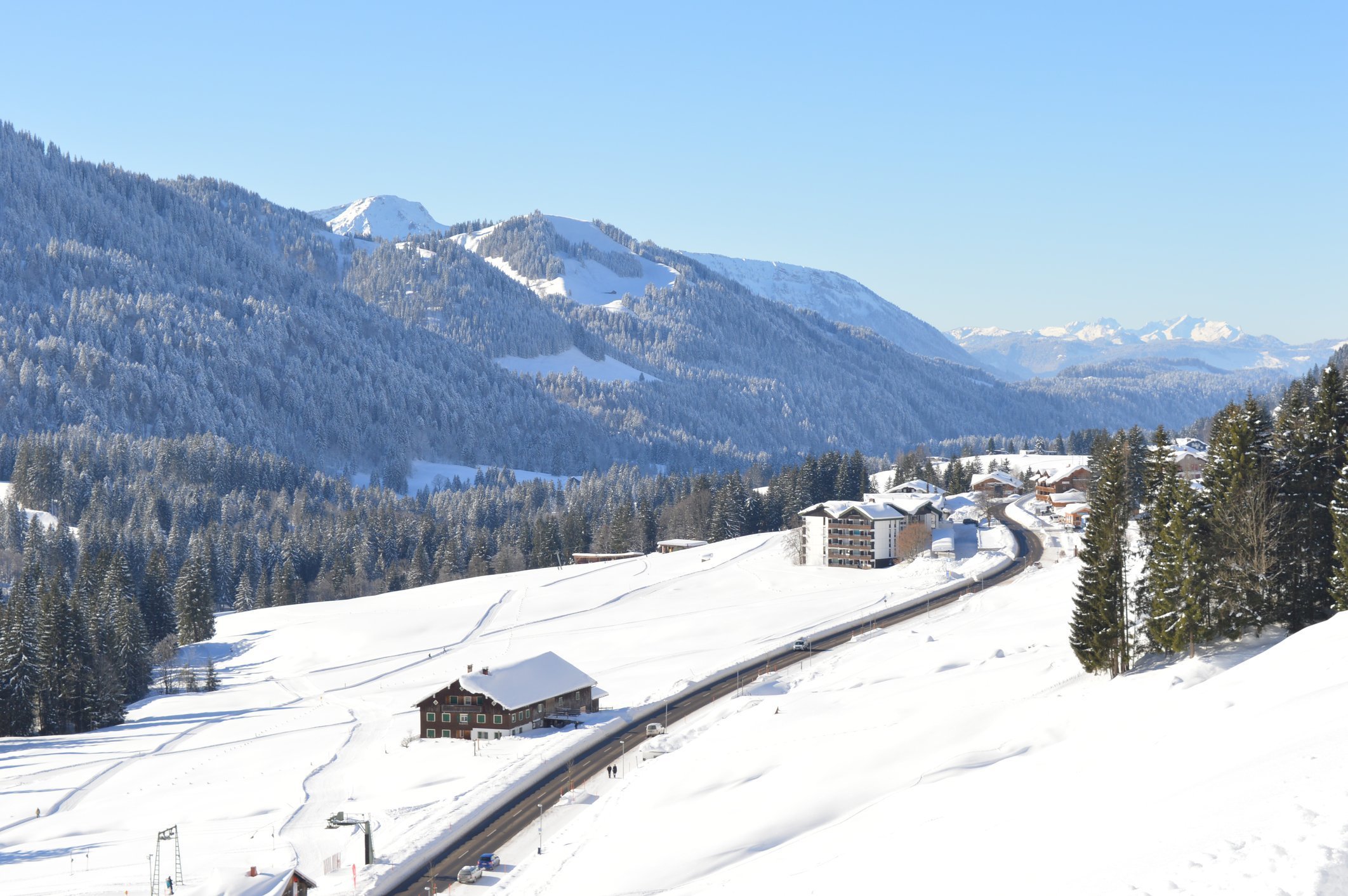 yoga-urlaub-deutschland-allgaeu-bio-berghotel-ifenblick-winter-wintersport-skilanglauf Zahlreiche Skilanglauf-Loipen verlaufen in unmittelbarer Nähe des Bio-Berghotels Ifenblick
