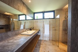 Das Badezimmer vom Beachfront Private Zimmer
