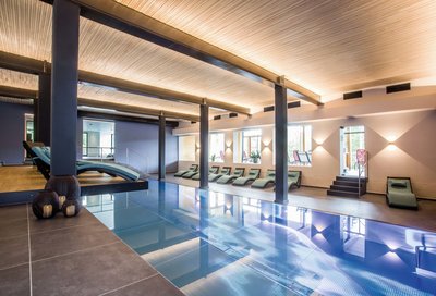 Bahnen ziehen und Entspannung finden im Wellness-Bereich