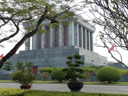 Die Ruhestädte des Revolutionärs Ho Chi Minhs, das Mausoleum in Hanoi