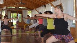 yoga-reisen-spanien-andalusien-castillo-san-rafael-krieger-eins-yoga-hallen Starten und beenden Sie den Tag mit kraftvollen Yoga-Einheiten.