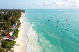 Das Wellenrauschen auf Sansibar genießen