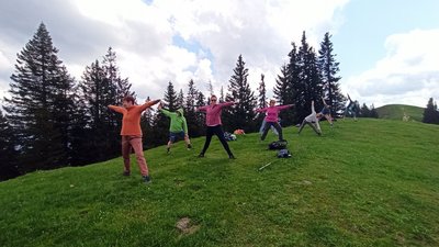 Yoga üben in der Natur