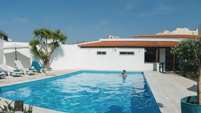 Abkühlen im Pool