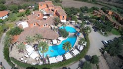 yoga-reisen-italien-sardinien-hotel-galanias-anlage Willkommen im Hotel Galanias auf Sardinien!