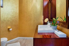 Das Badezimmer der Junior Suite mit hochwertiger Ausstattung