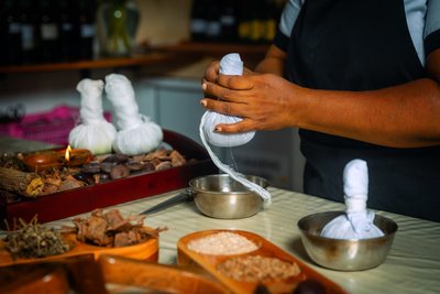 Die Herstellung der Kräuterstempel