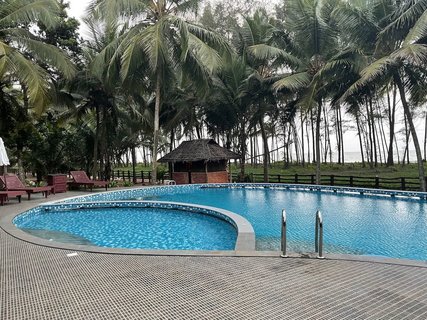 Im Nattika Beach Resort kann man sich im Pool und Meer erfrischen.