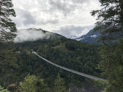 Erleben Sie einen Ausflug zur Hängebrücke  „highline 179"  mit einem einzigartigen Ausblick