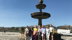 yoga-urlaub-portugal-nordportugal-hotel-feel-viana-strand-meditation-sonne Die Gruppe genießt den Yoga Urlaub im Hotel Feel Viana und die schönen Ausflüge im Norden Portugals mit der Yogalehrerin Adelheid Ohlig