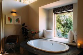 Lassen Sie den Tag in der Badewanne ausklingen