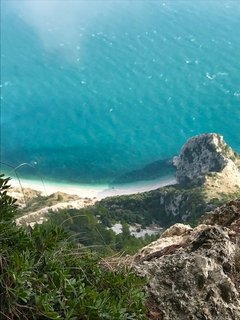 Während der Wanderung in den Marken wunderbare Ausblicke genießen