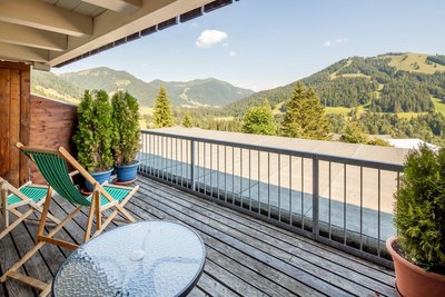 Genießen Sie die Aussicht auf die Berge von dem Bio-Berghotel Ifenblick im Allgäu