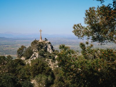 Genießen Sie den Blick vom Kloster über Mallorca
