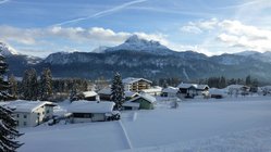yoga-urlaub-oesterreich-tirol-naturhotel-lechlife-verschneites-tal Das wunderschöne verschneite Tal