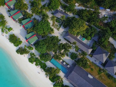 In traumhafter Lage direkt am Strand befindet sich das Barefoot Eco Hotel
