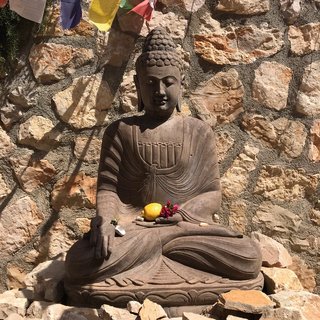 Der Buddha heißt die Gäste herzlich willkommen
