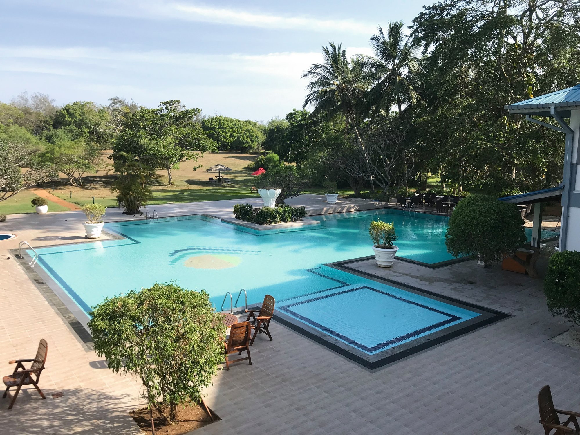 ayurveda-reisen-sri-lanka-oasis-ayurveda-beach-resort-hambantota-hotel-kuren-anlage-pool Von Ihrem Zimmer aus haben Sie den direkten Blick auf die Poolanlage