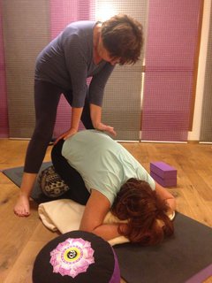 Yoga-Einheiten sind ideal für die Vorbereitung und als Ausgleich für die Wanderungen in Österreich