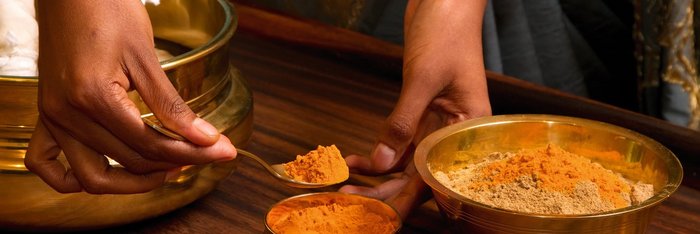 Kommen Sie bei einer NEUE WEGE Reise in den Genuss von ayurvedischen Gewürzen