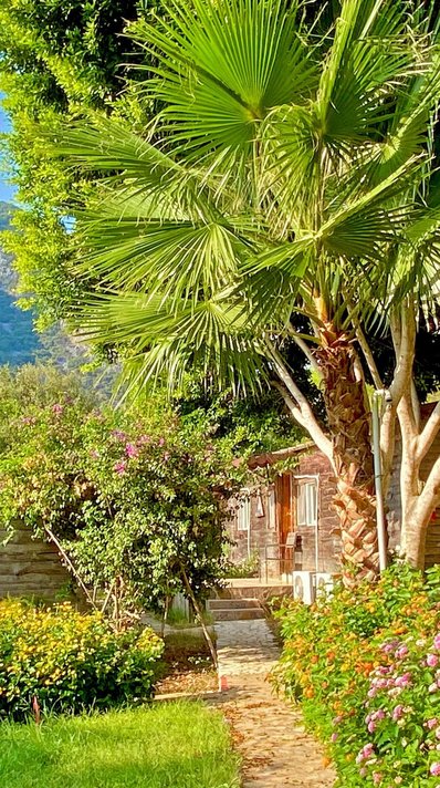 Der Garten der Lykia Lodge lädt zum entspannen ein. 