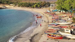 yoga-urlaub-kapverden-santiago-strand-fischerboote Die Fischerboote am Strand Santiagos