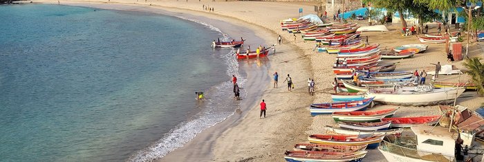 Die Fischerboote am Strand Santiagos