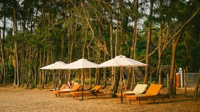 Das Resort bietet direkten Zugang zum weiten Sandstrand