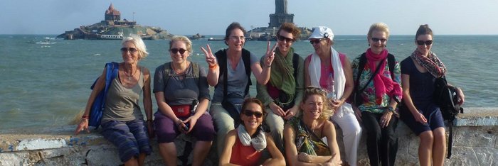Gruppenfoto mit traumhaften Ausblick in Südindien