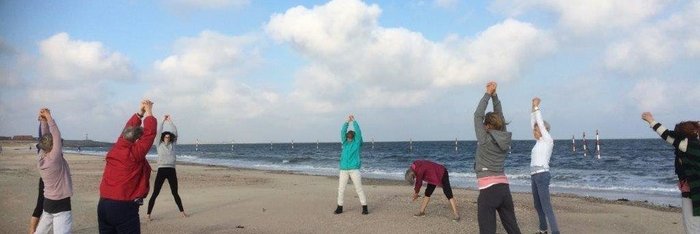 Yogaeinheiten mit Blick auf das Meer - auf Baltrum ist das möglich