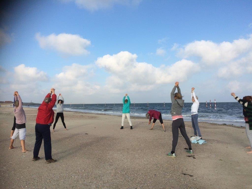 Yogaeinheiten mit Blick auf das Meer - auf Baltrum ist das möglich