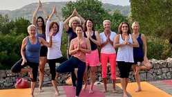 yoga-urlaub-spanien-mallorca-finca-son-mola-vell-gruppe Namastè von der Yogaplattform
