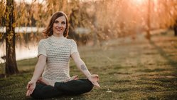 yoga-lehrerin-anna-lena-gehrmann-lotussitz