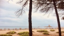 yoga-urlaub-italien-sardinien-hotel-galanias-strand Der ursprüngliche Strand ist auch wolkigen Tagen ein Besuch wert