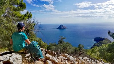 Bei einer Wanderung durch die Flora und Fauna gibt es die schönsten Aussichten