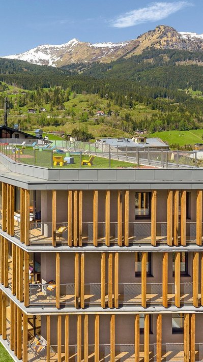 Den Blick auf die Berge genießen