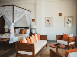Bett mit Sitzecke in der Frangipani Suite Bett mit Sitzecke in der Frangipani Suite