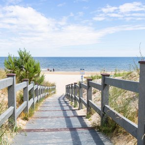 Steg zu Strand und Meer