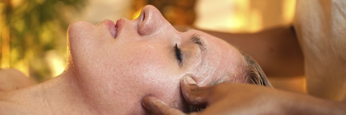Eine entspannede ayurvedische Kopfmassage (Mukabhyanga) hilft Ihnen, den Alltag hinter sich zu lassen 