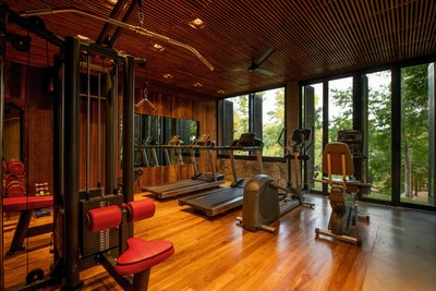 Der gut ausgestattete Fitnessraum