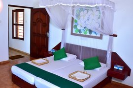 Bequeme Himmelbetten erwarten Sie in den stilvollen Zimmern der Safira Beach Residence