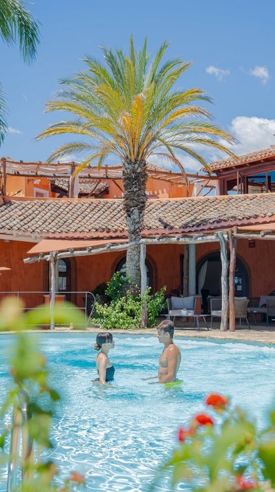 Der Pool am Haupthaus