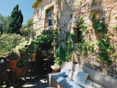 Auf dem Gelände der Finca finden Sie überall romantische Plätze zum Entspannen