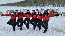 yoga-urlaub-schweden-lappland-hotel-filipsborg-yogis Strahlende Yogis im Schnee