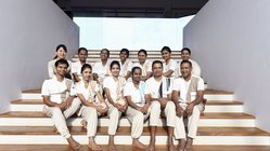 ayurveda-kuren-sri-lanka-ayurvie-weligama-resort-team-therapeuten Bei den einfühlsamen Therapeuten des Ayurvie sind Sie in guten Händen