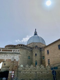 Die Basilika von Loreto ist einen Ausflug wert