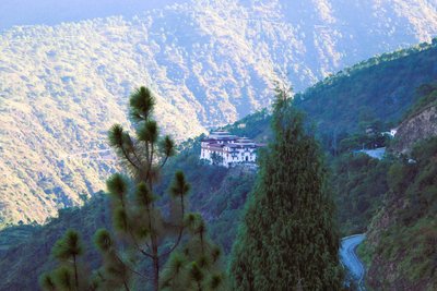 Blick auf Trashigang Dzong